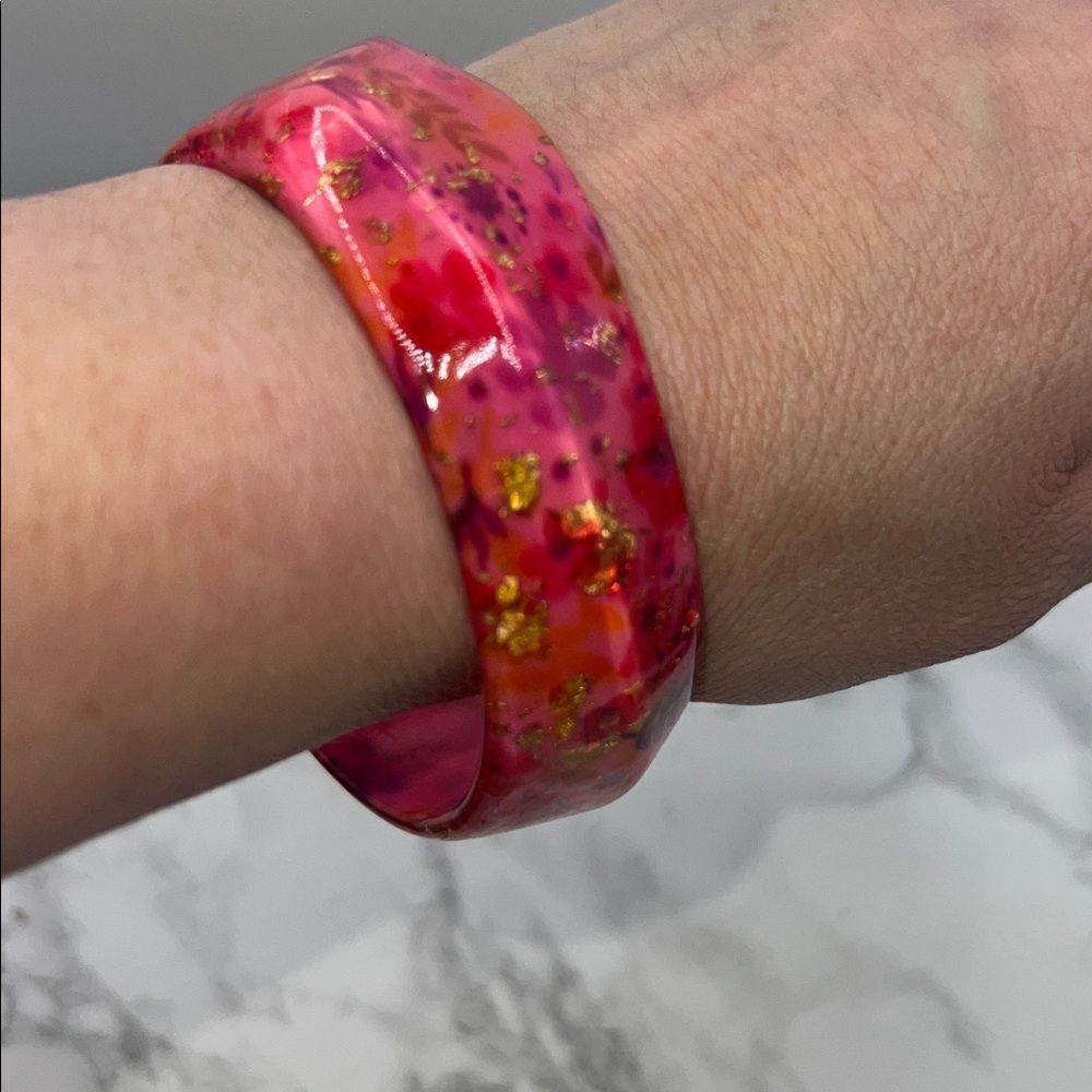 VINTAGE Floral Lucite Bangle Bracelet